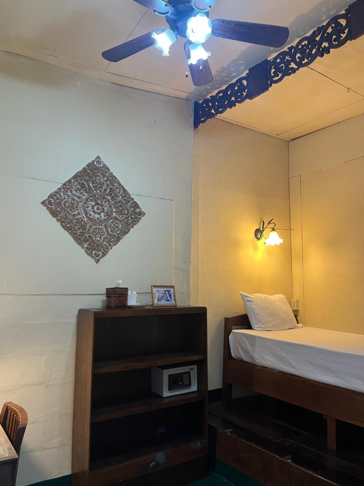 Tata Guesthouse Chiang Mai Exterior foto